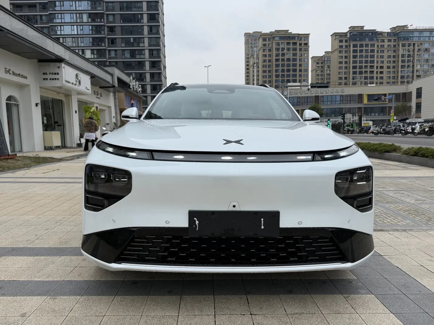 Xpeng G9  из Китая