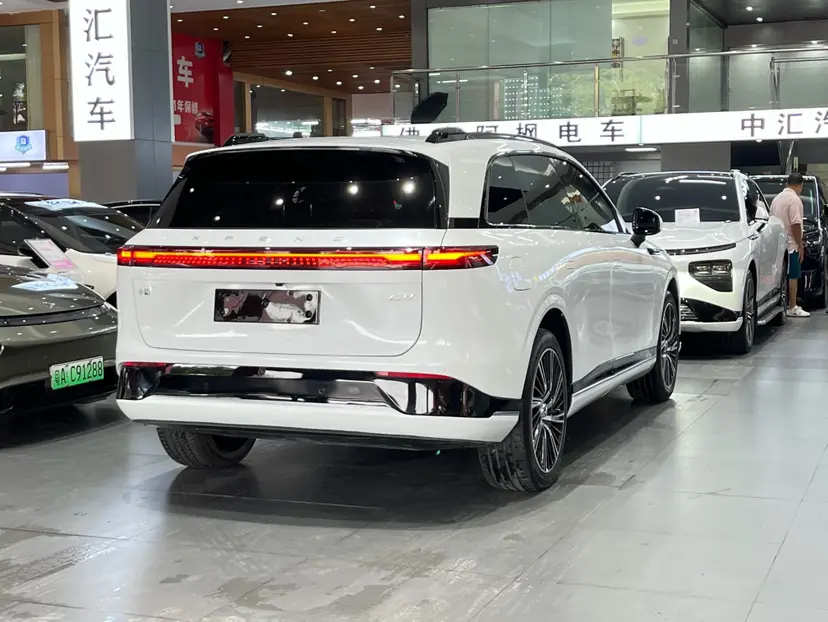 Xpeng G9  из Китая