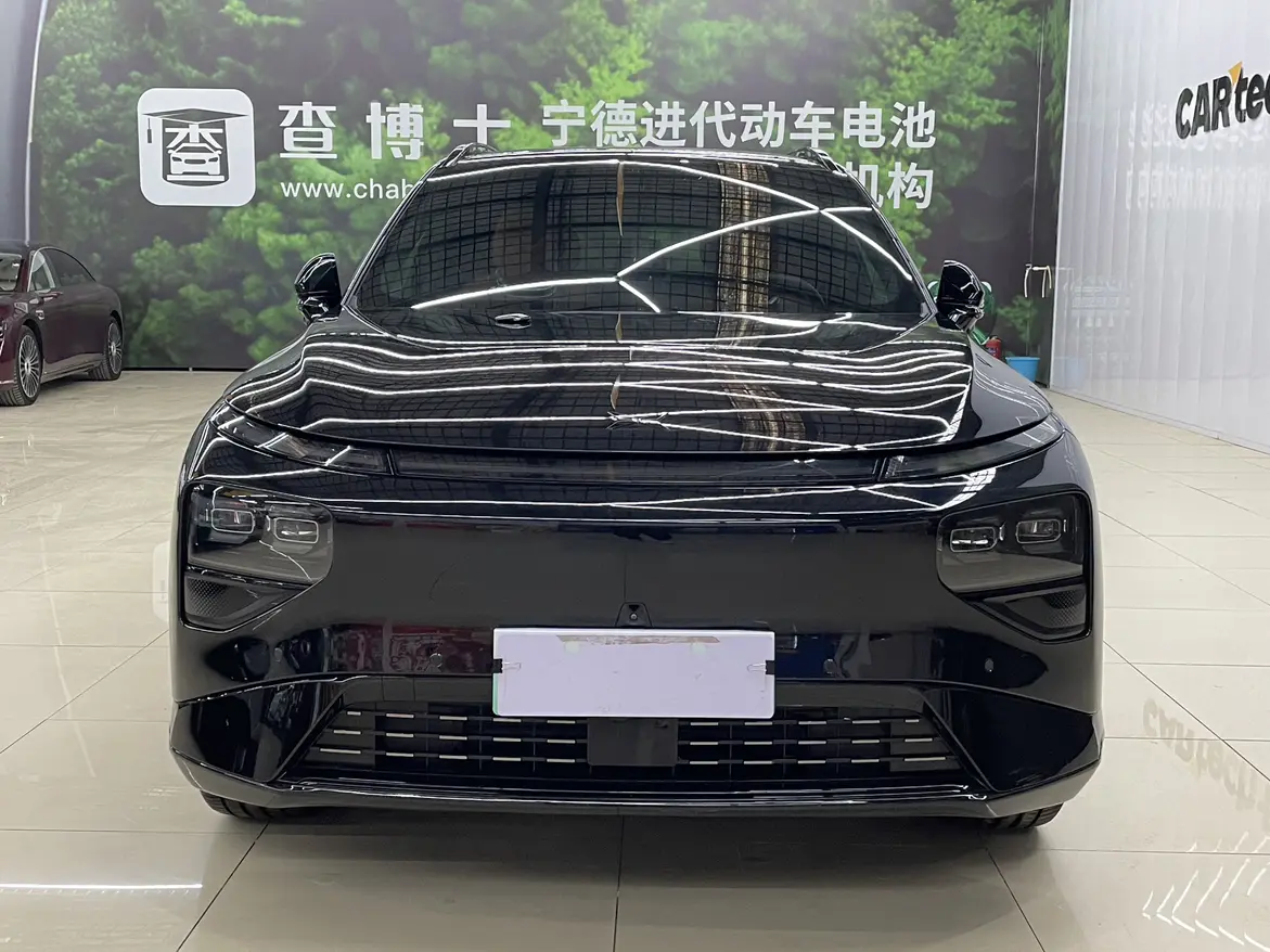 Xpeng G9  из Китая