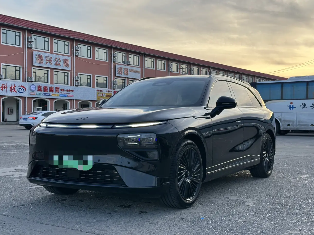 Xpeng G9  из Китая