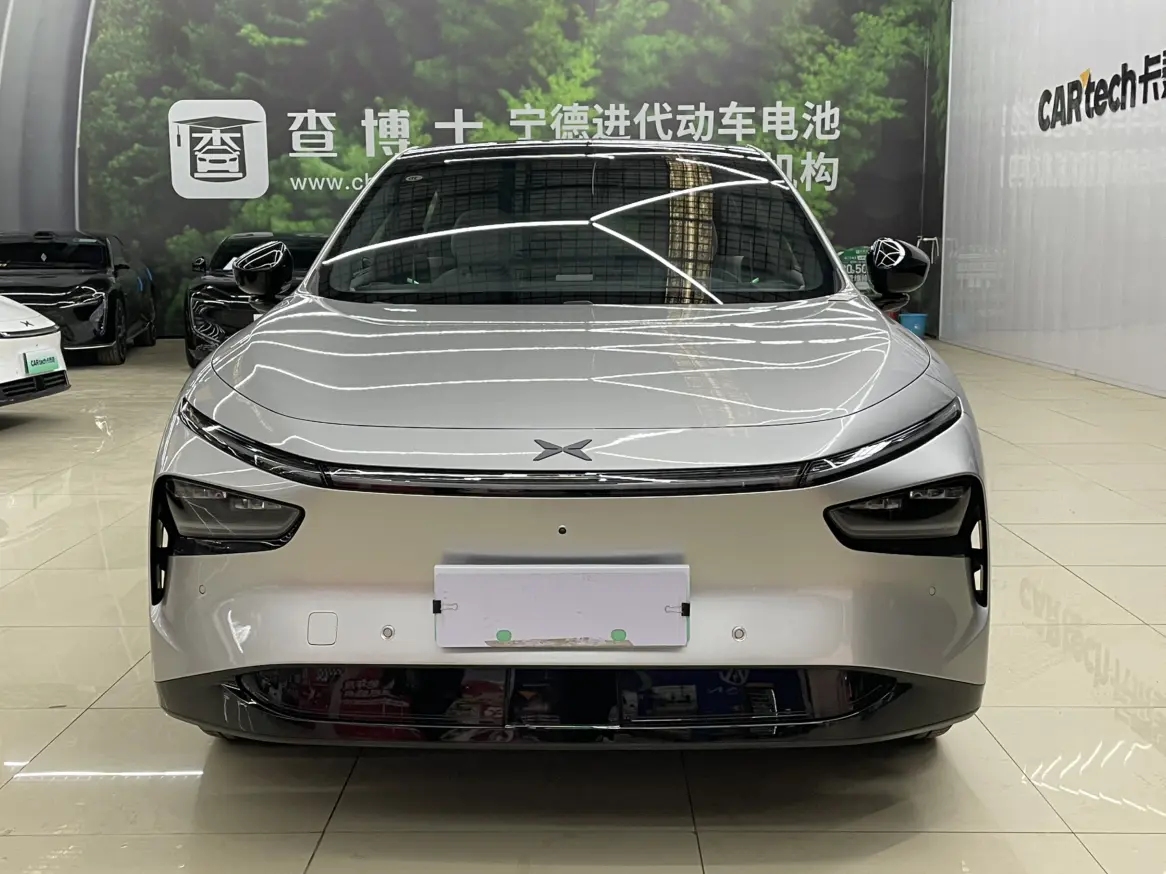 Xpeng G7  из Китая