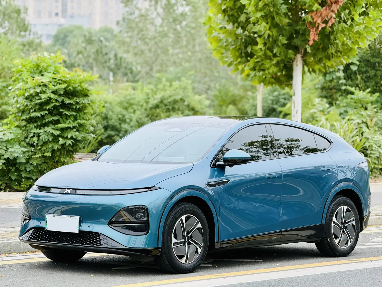 Xpeng G6  из Китая