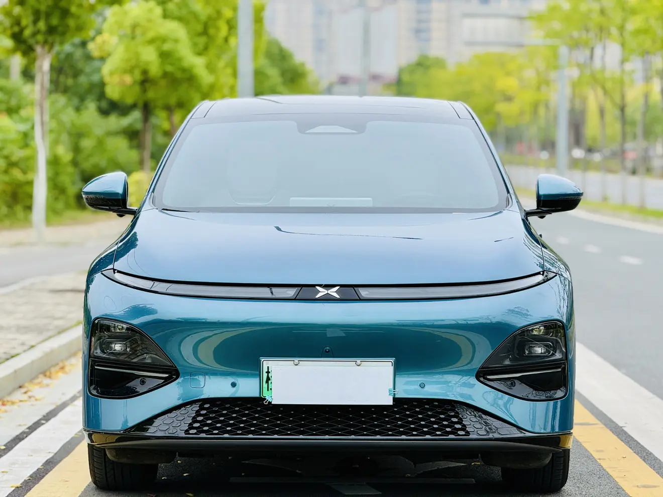 Xpeng G6  из Китая