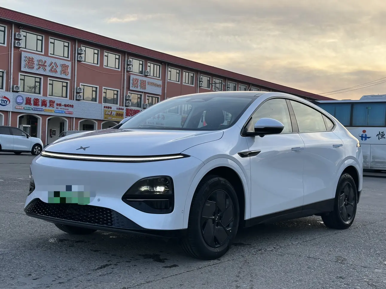 Xpeng G6  из Китая