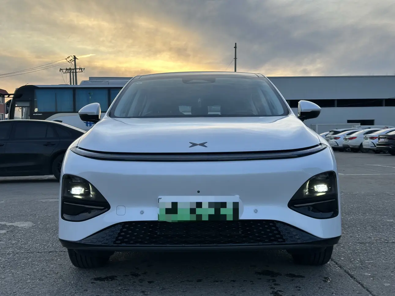 Xpeng G6  из Китая