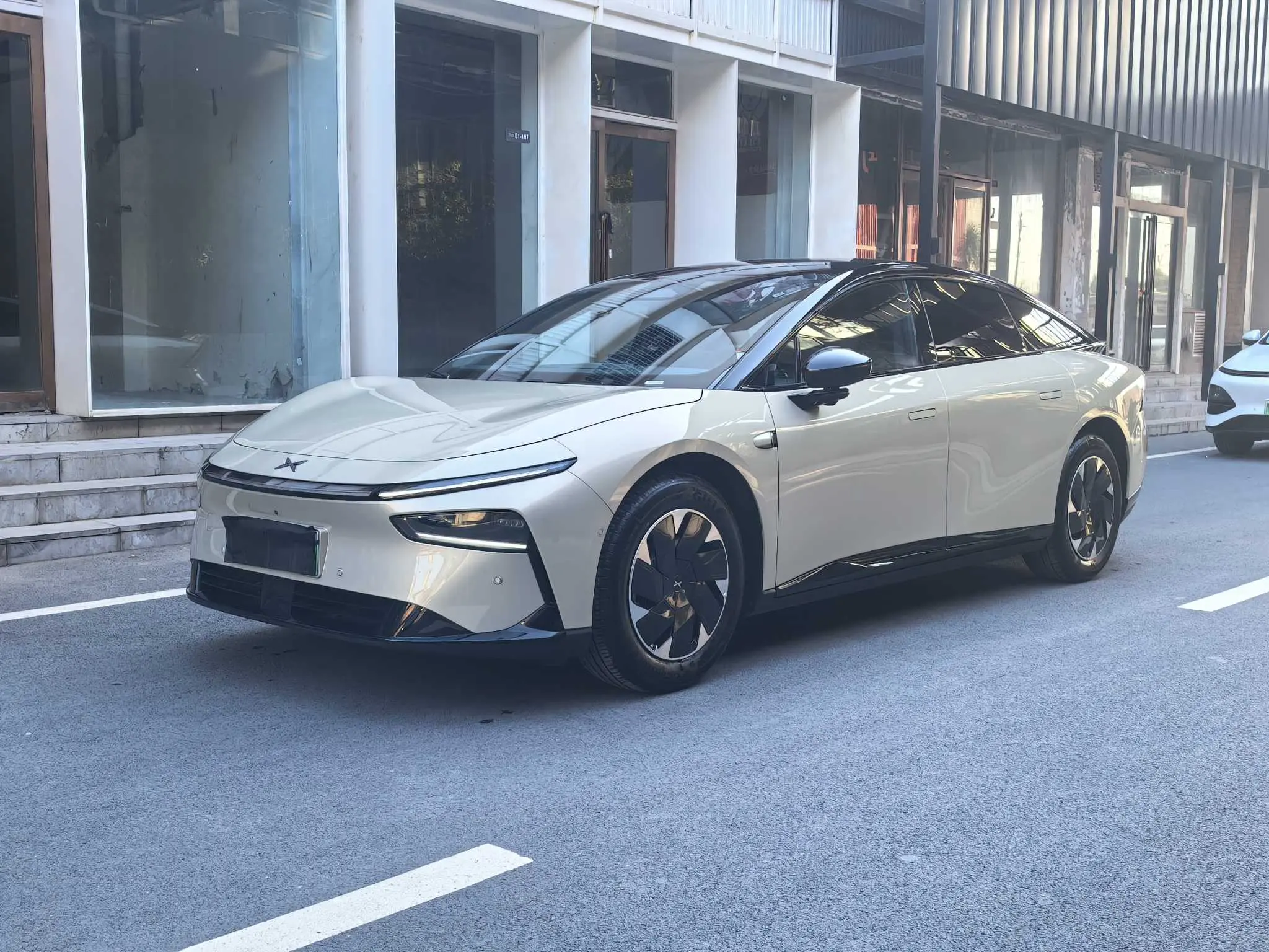 Xpeng P7+  из Китая