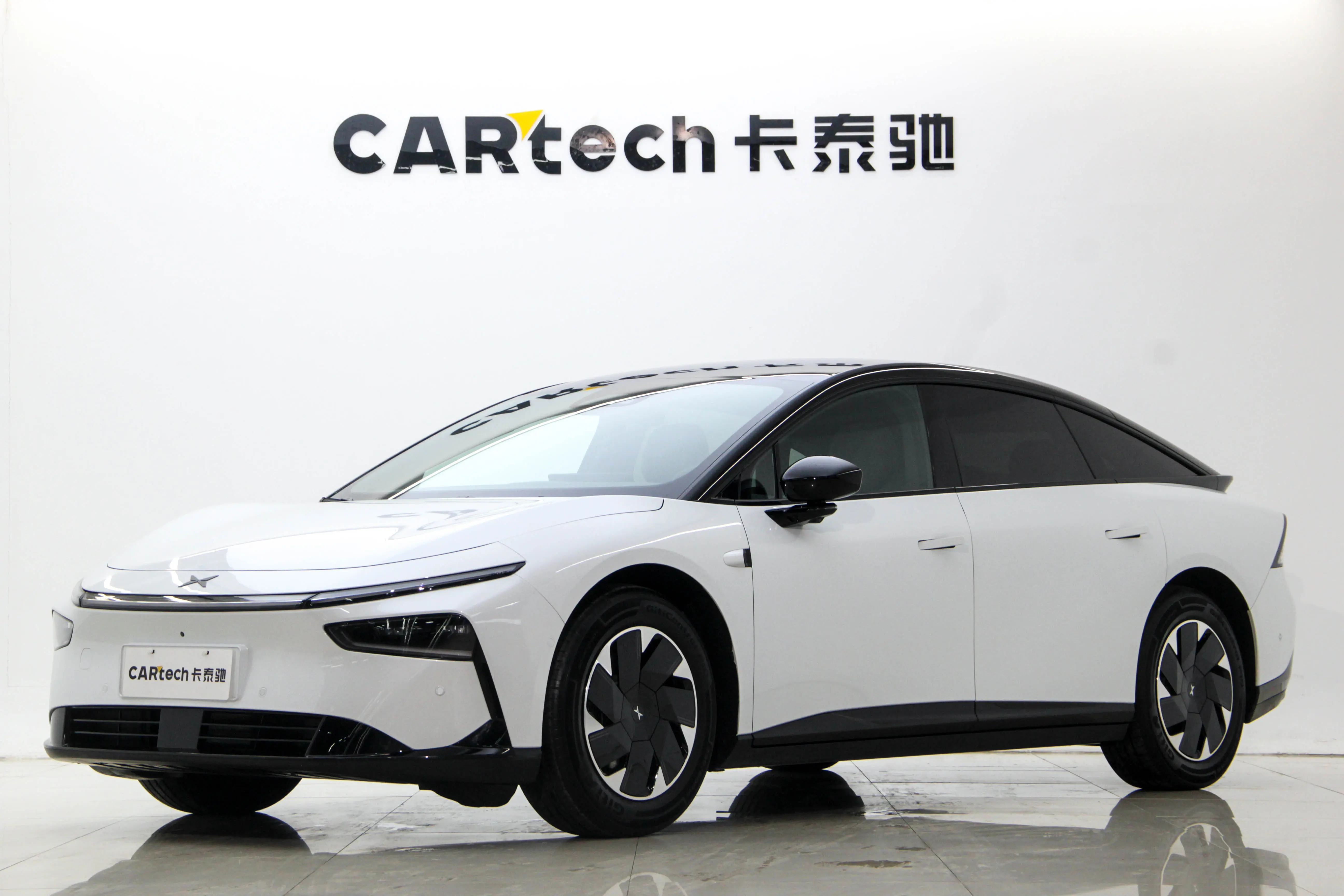 Xpeng P7+  из Китая