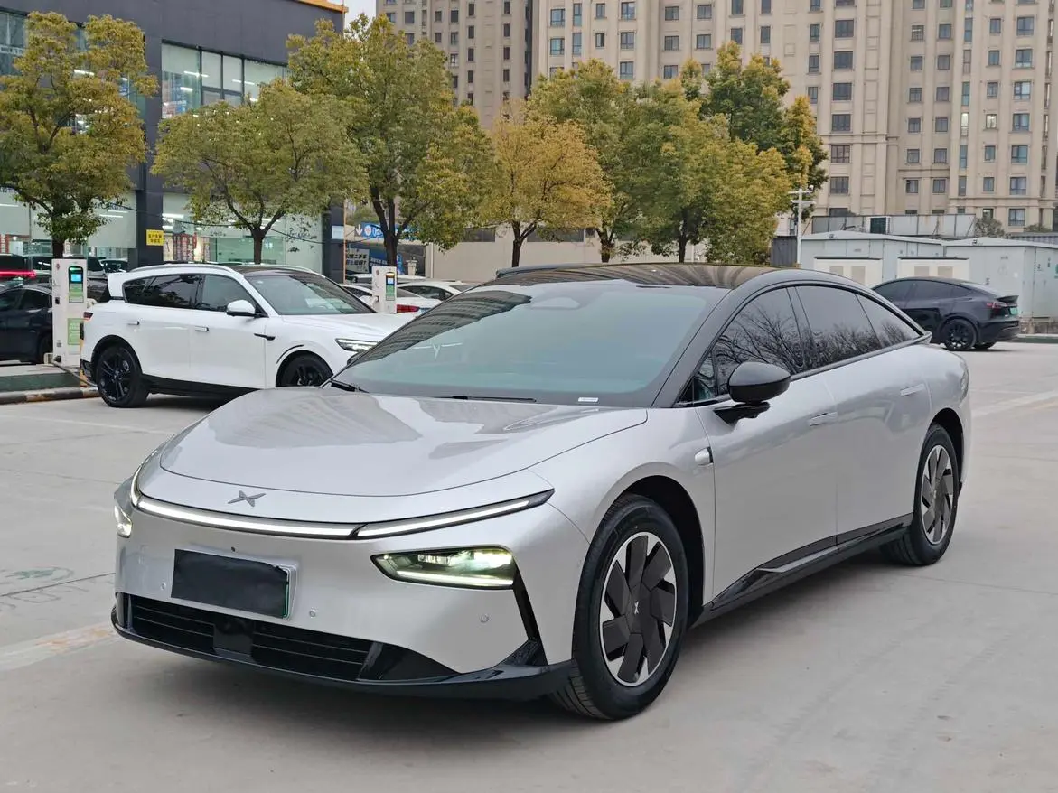 Xpeng P7+  из Китая