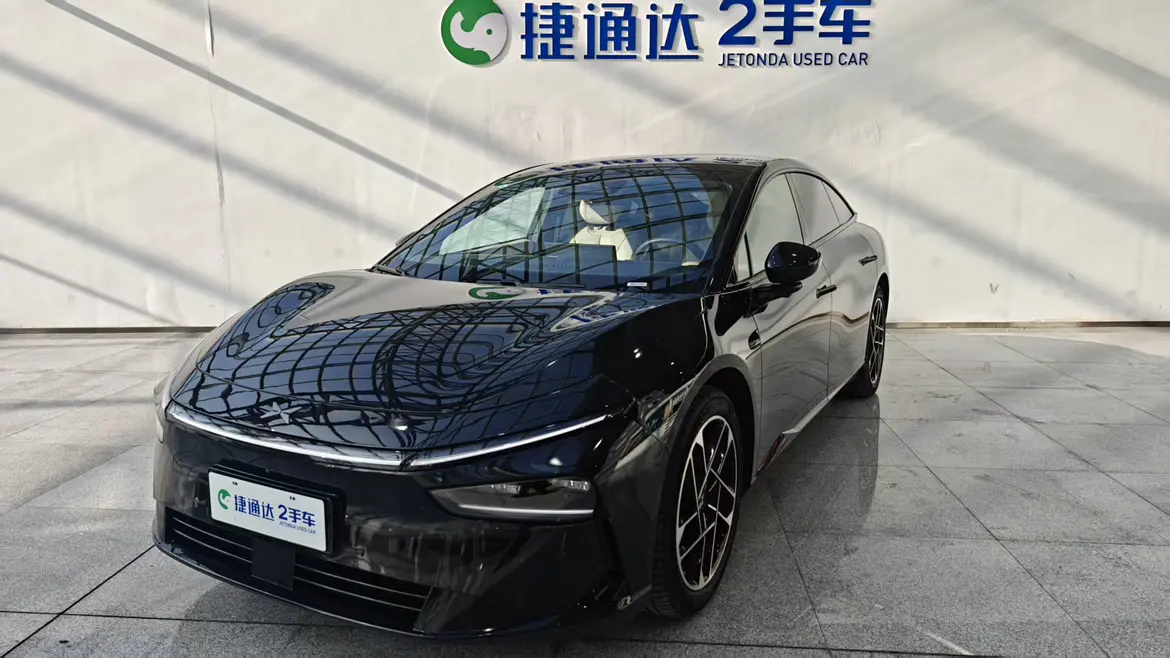 Xpeng P7+  из Китая