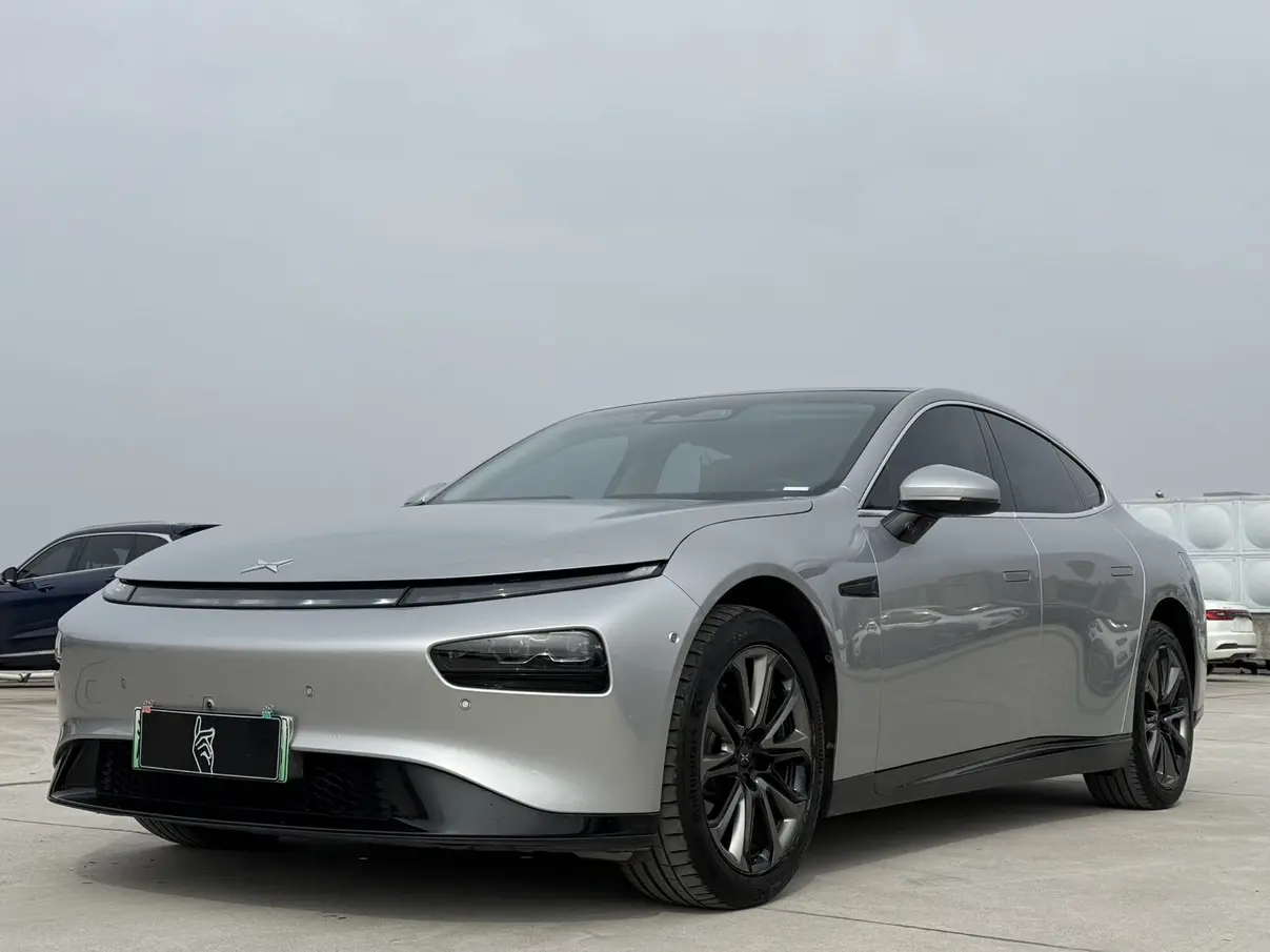 Xpeng P7  из Китая