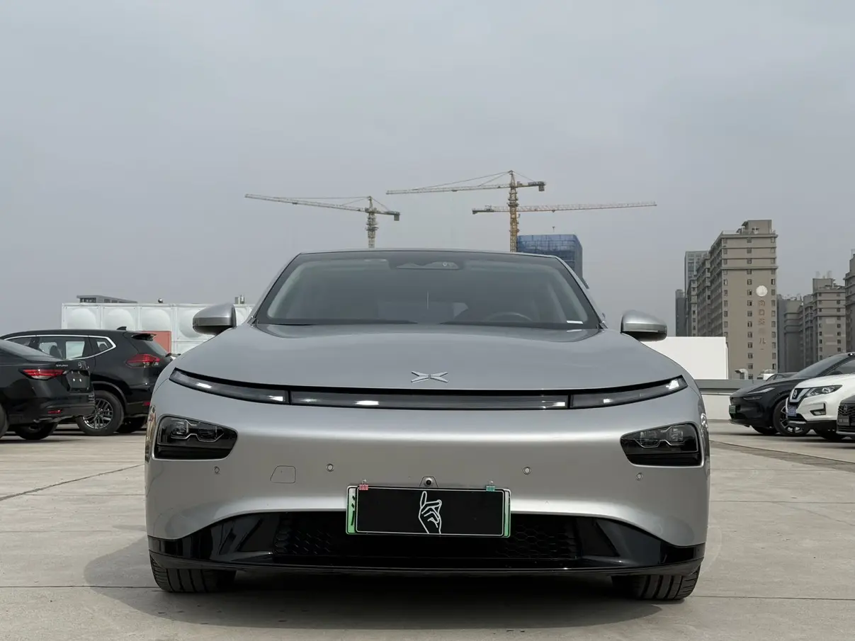 Xpeng P7  из Китая