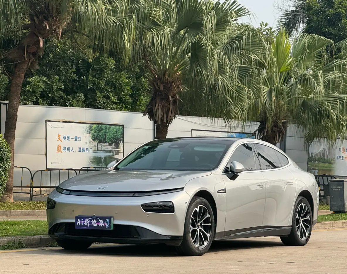 Xpeng P7  из Китая