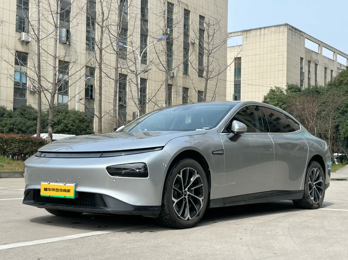 Xpeng P7  из Китая