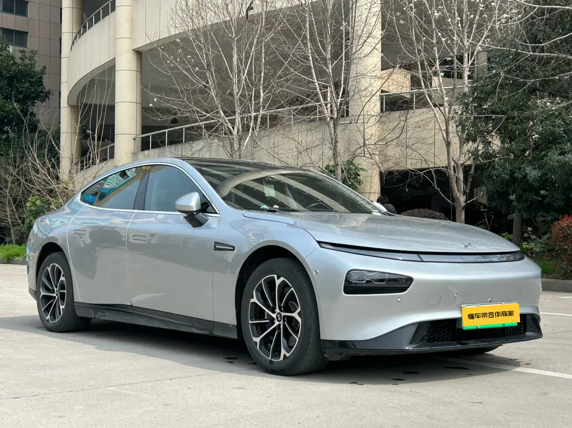 Xpeng P7  из Китая