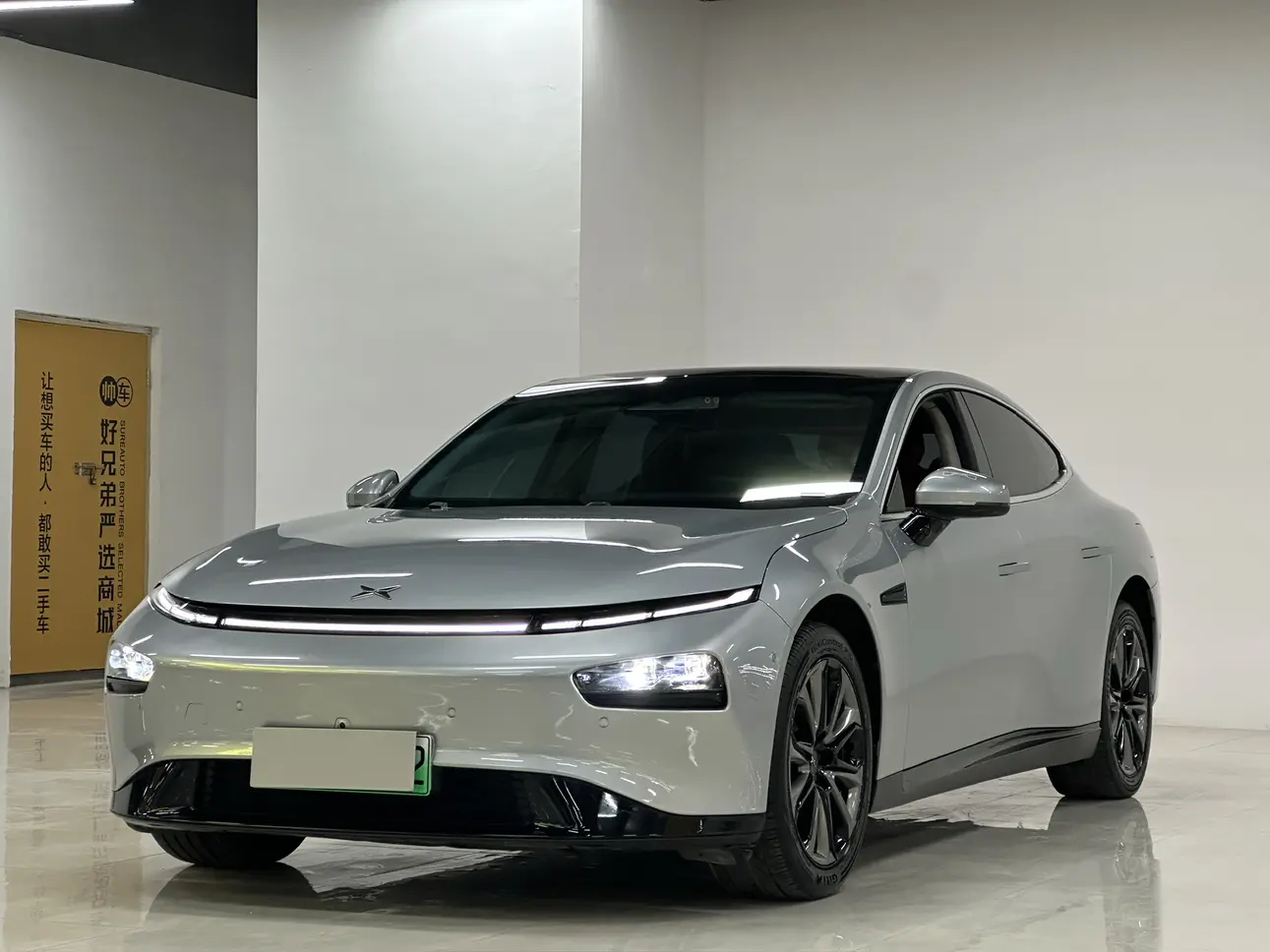 Xpeng P7  из Китая