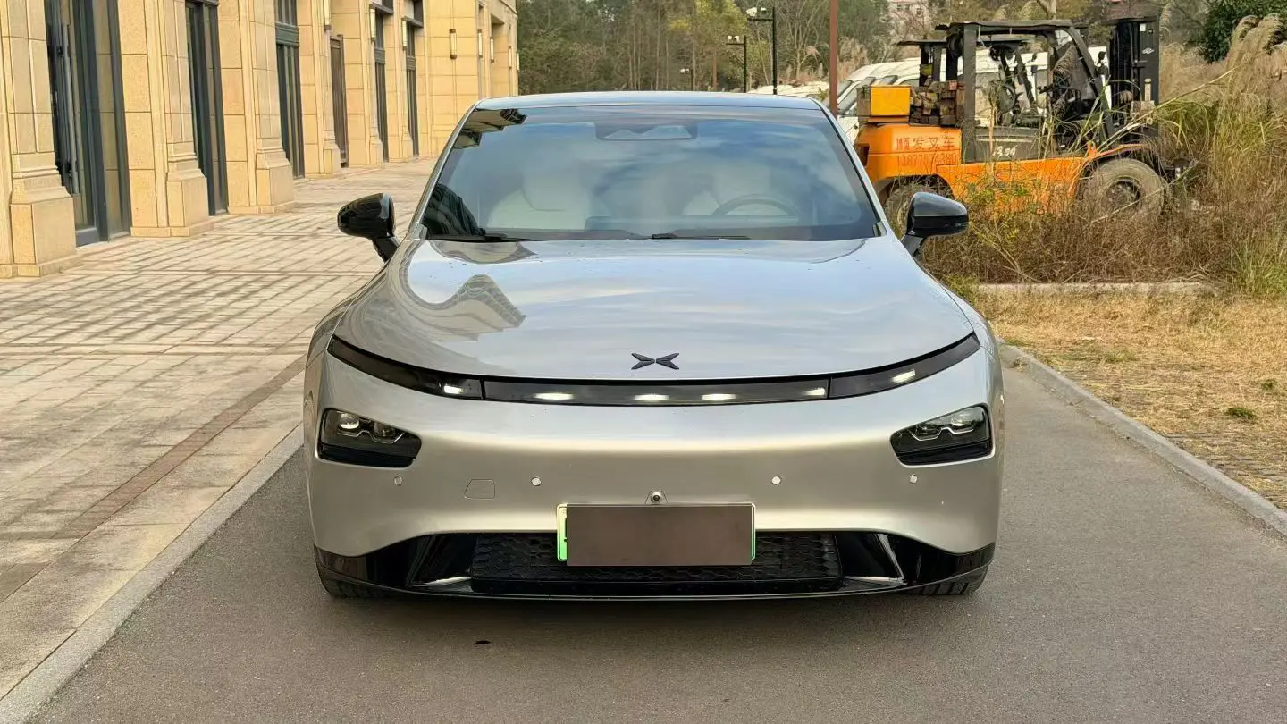 Xpeng P7  из Китая