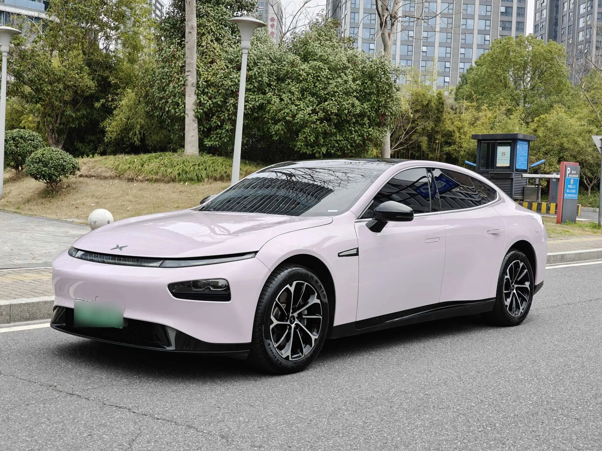 Xpeng P7  из Китая