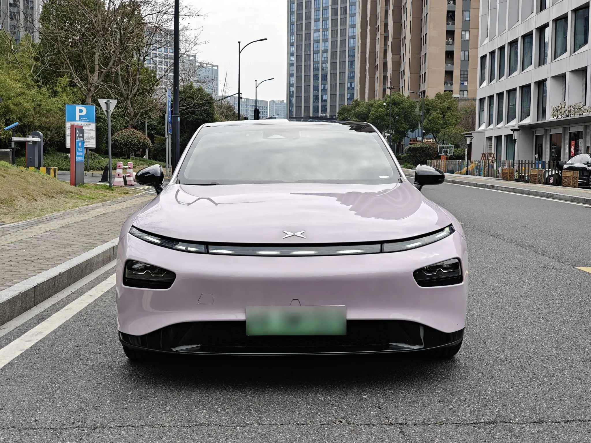 Xpeng P7  из Китая