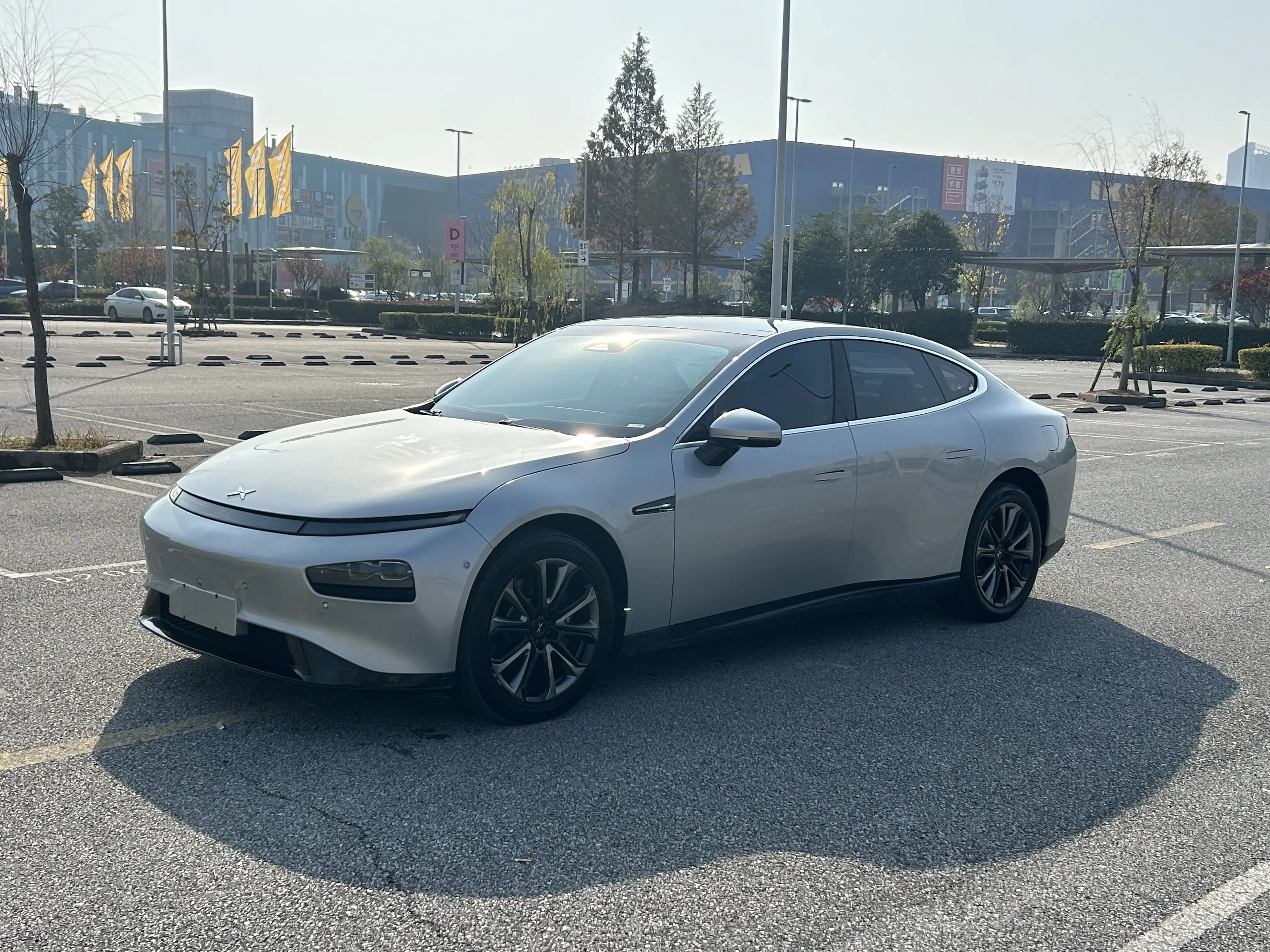 Xpeng P7  из Китая