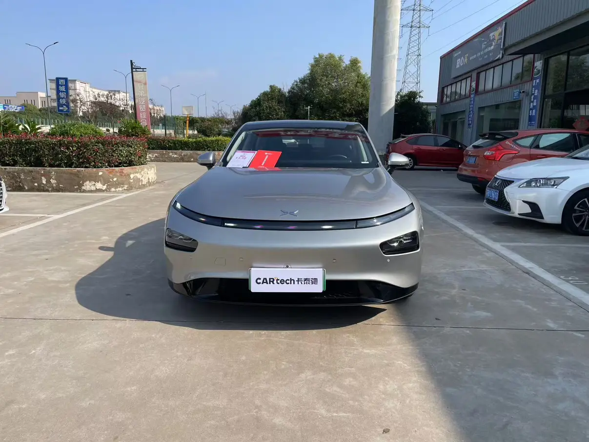 Xpeng P7  из Китая