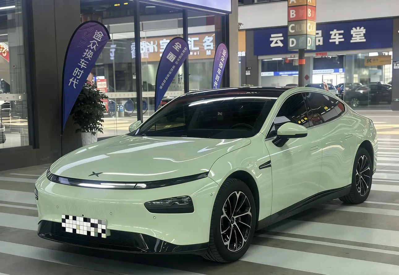 Xpeng P7  из Китая