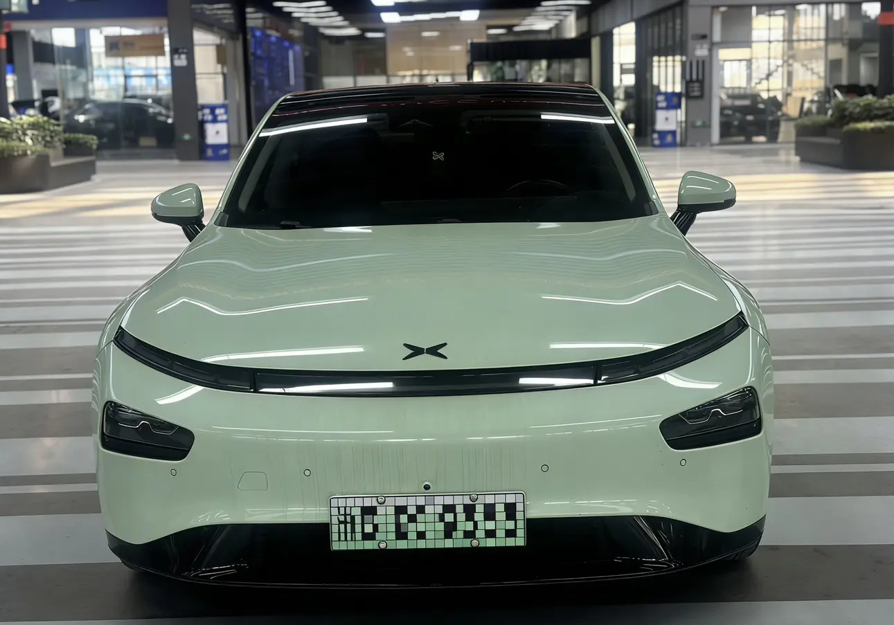 Xpeng P7  из Китая