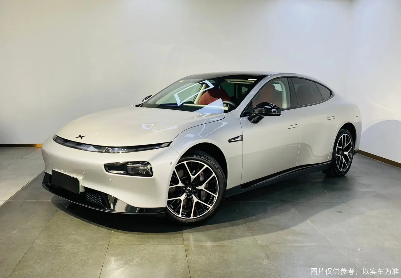 Xpeng P7  из Китая