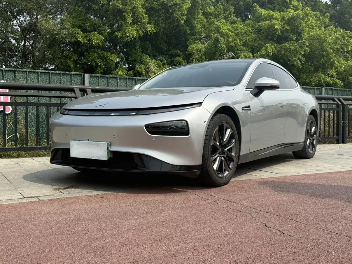 Xpeng P7  из Китая