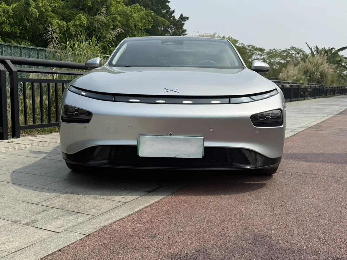 Xpeng P7  из Китая