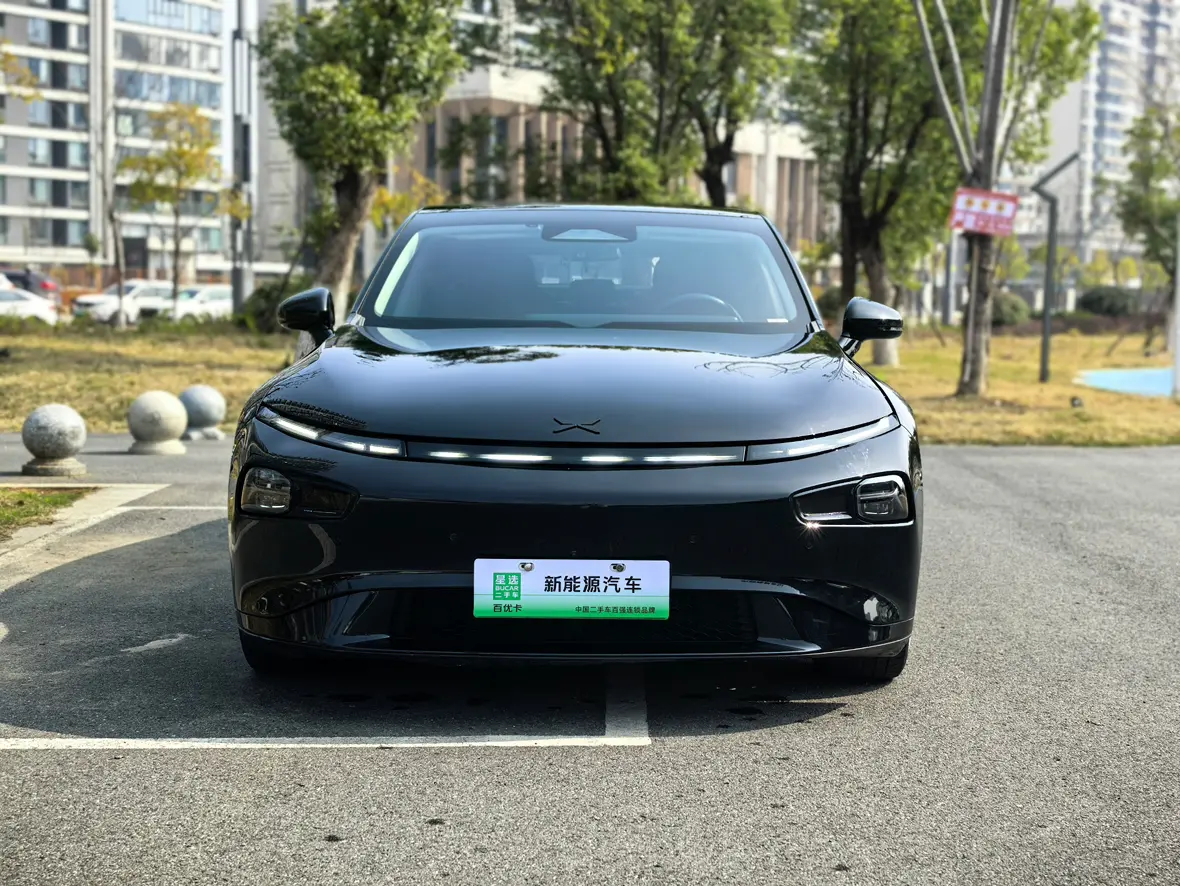 Xpeng P7  из Китая