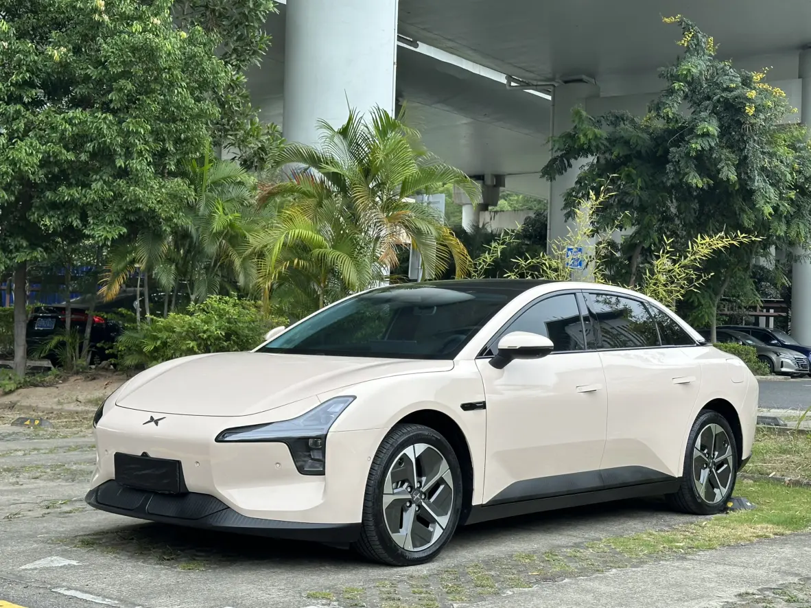 Xpeng Xiaopeng MONA M03  из Китая