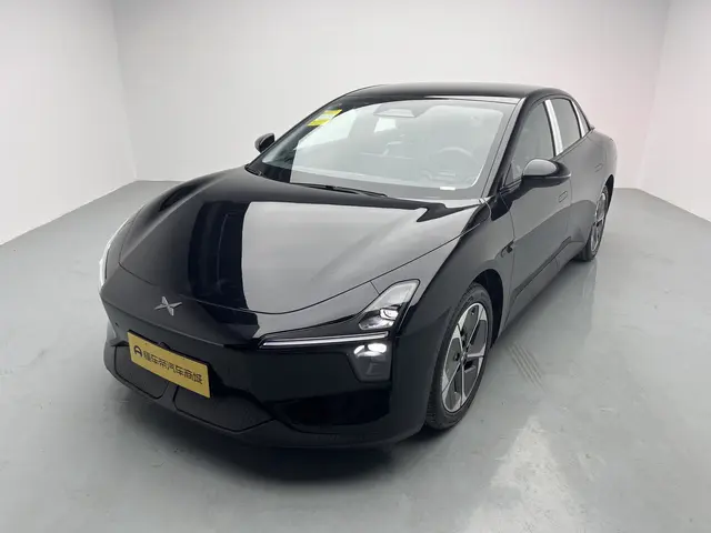 Xpeng Xiaopeng MONA M03  из Китая