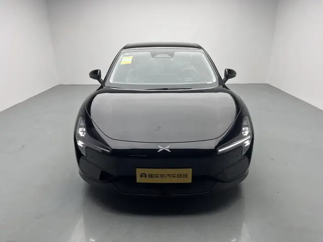 Xpeng Xiaopeng MONA M03  из Китая