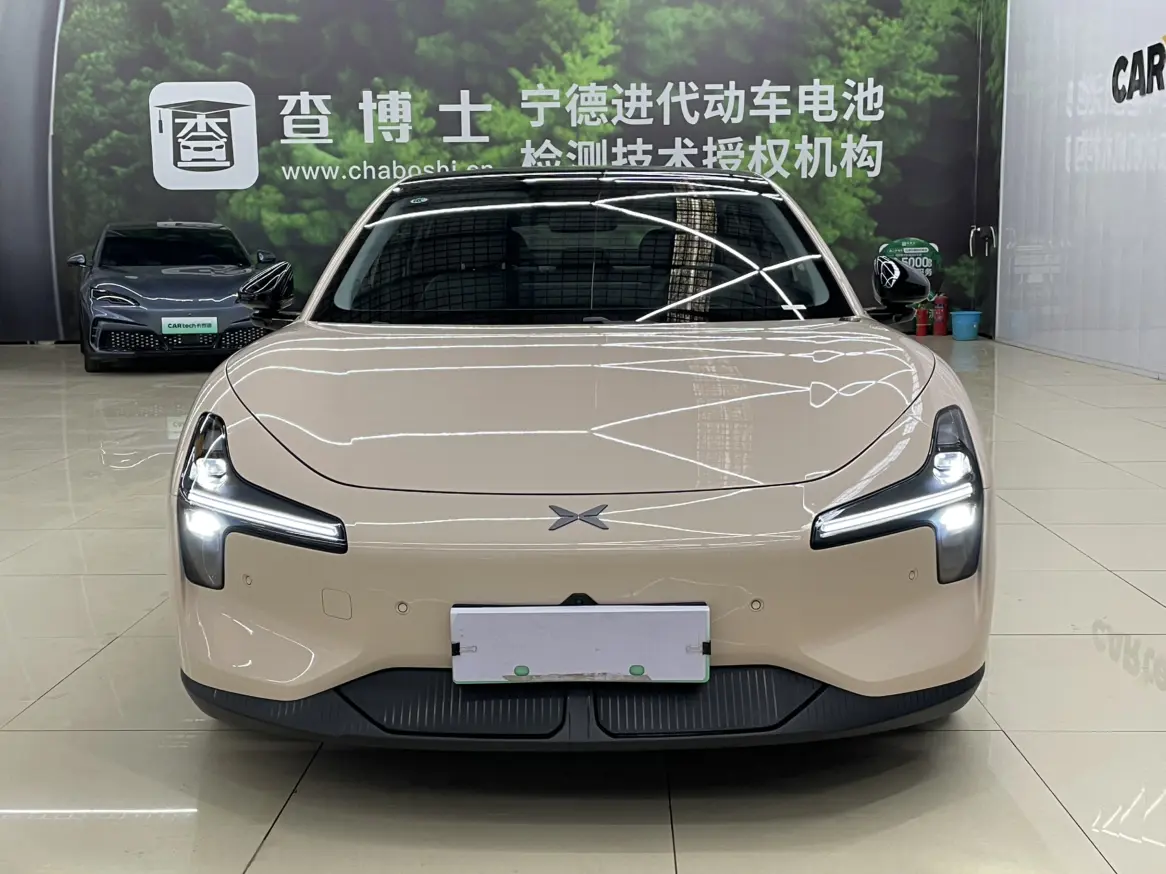 Xpeng Xiaopeng MONA M03  из Китая