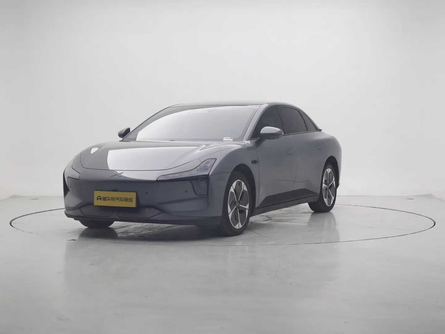 Xpeng Xiaopeng MONA M03  из Китая