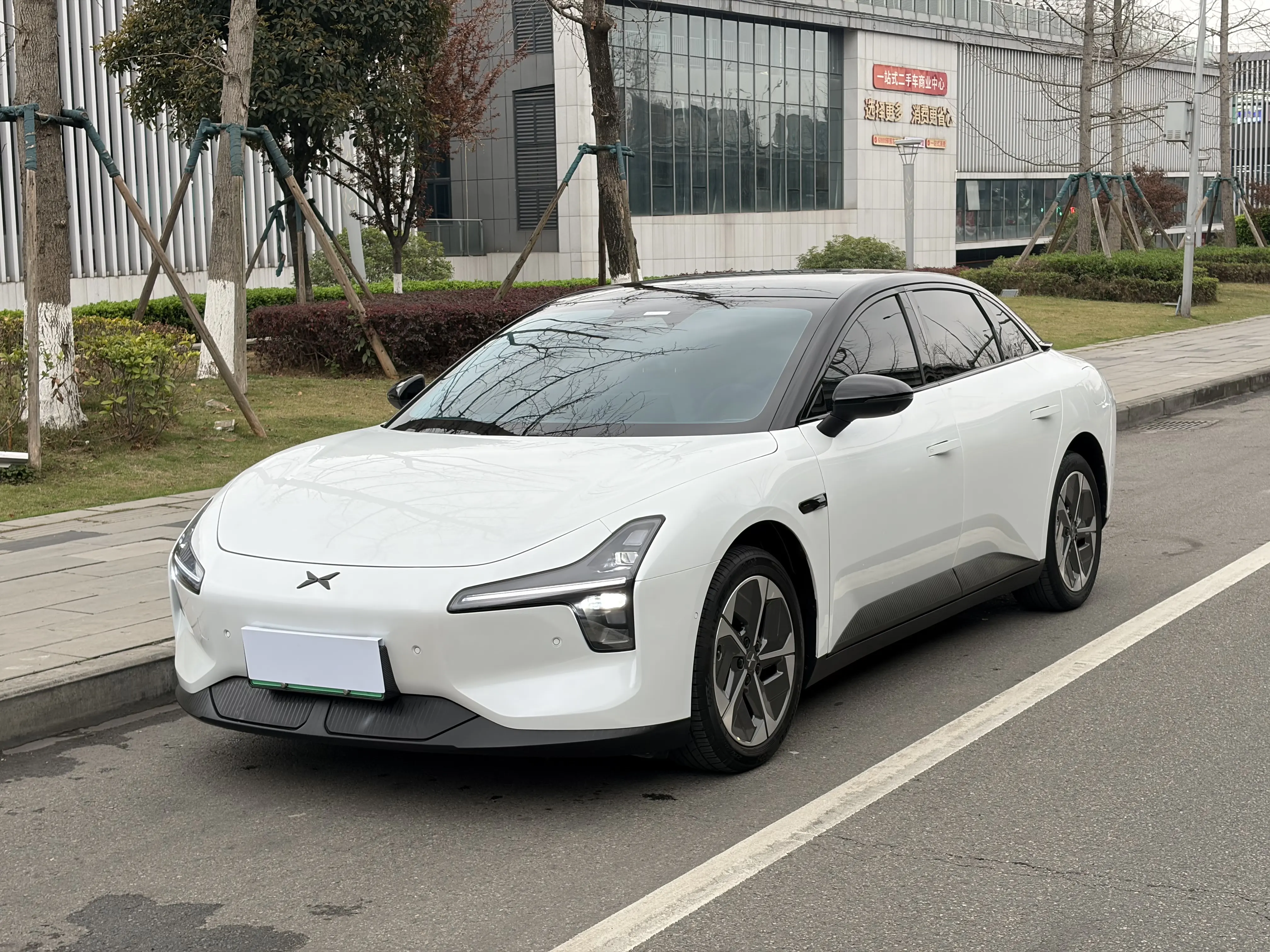 Xpeng Xiaopeng MONA M03  из Китая