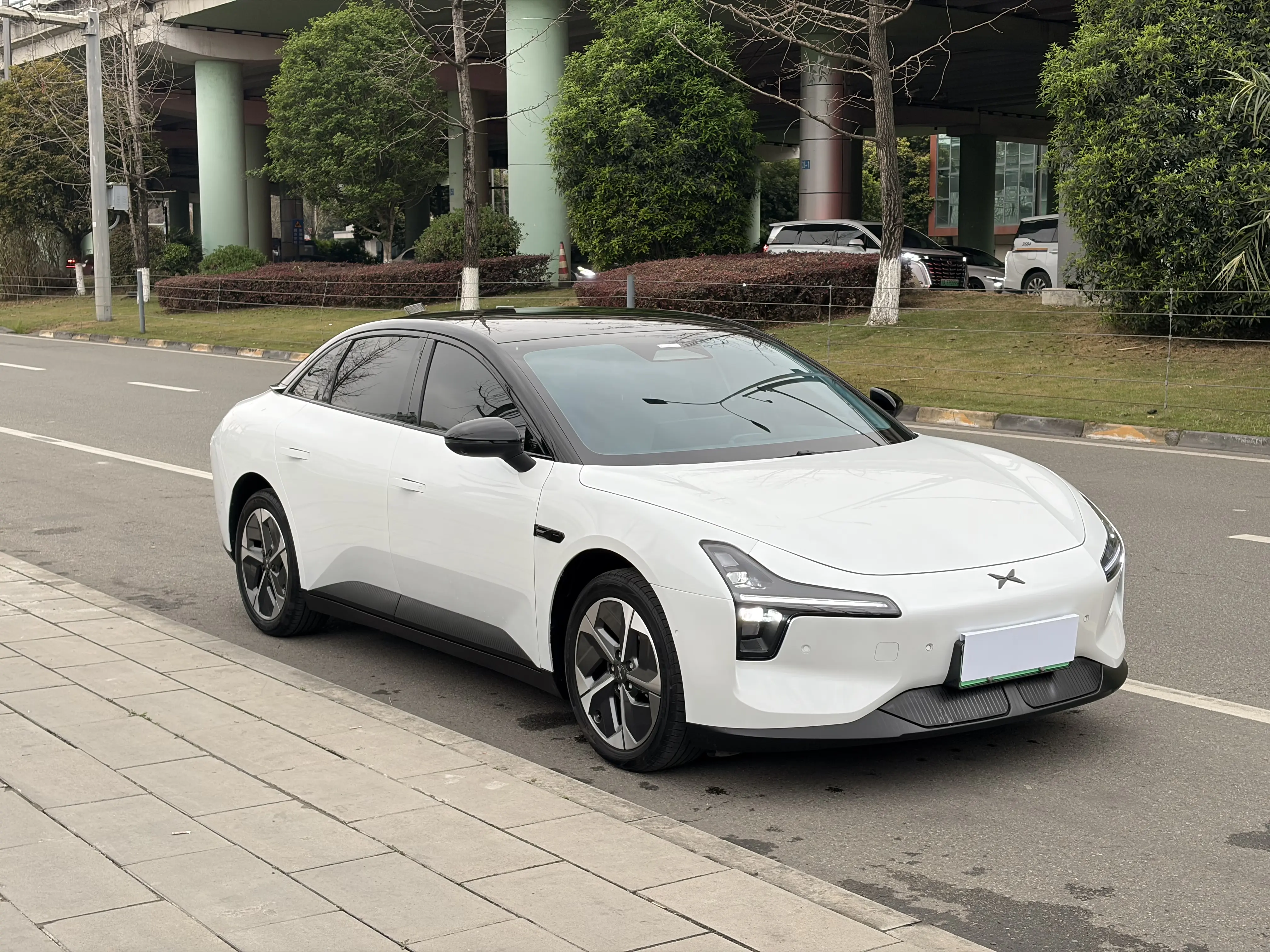 Xpeng Xiaopeng MONA M03  из Китая