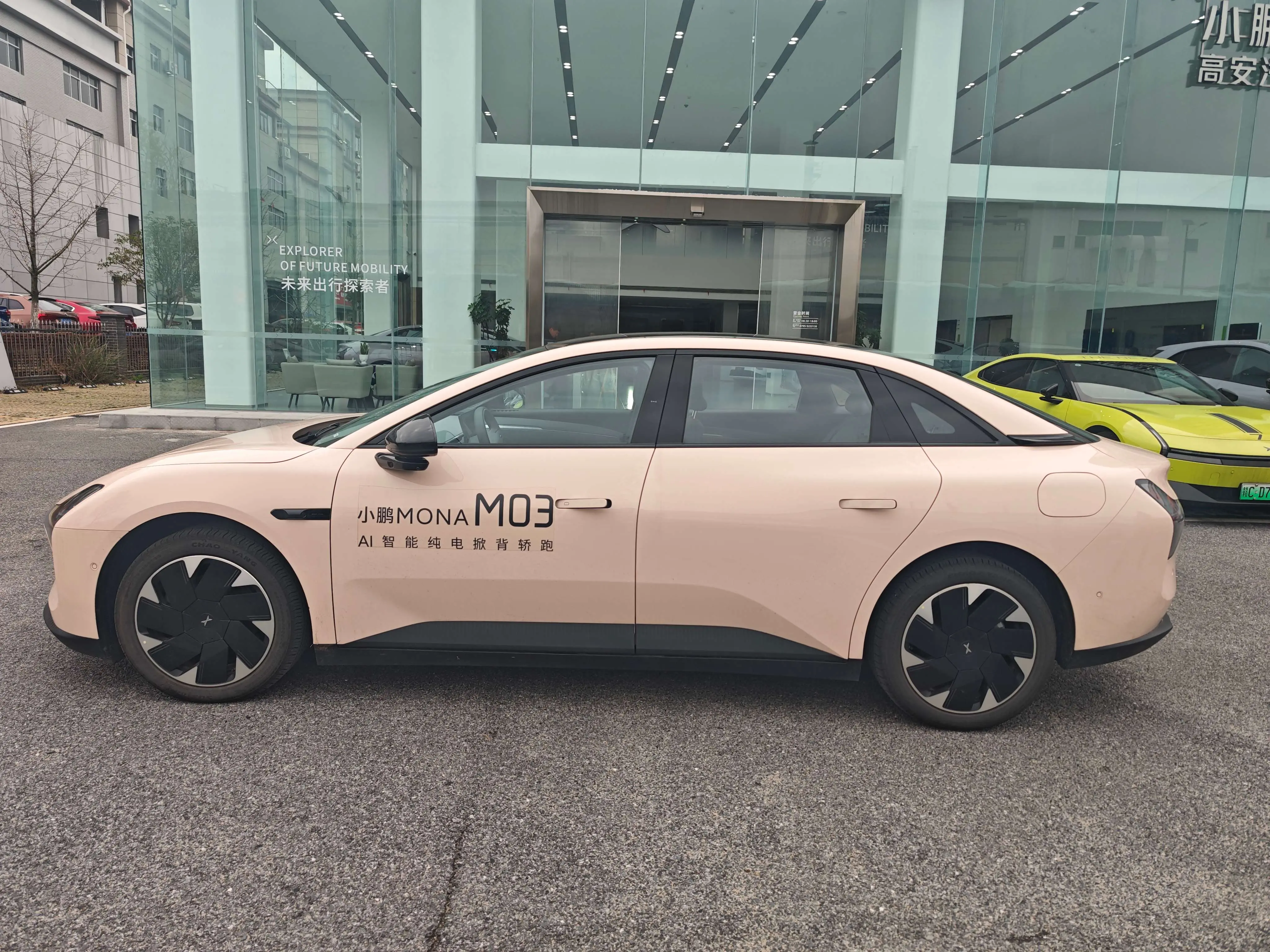 Xpeng Xiaopeng MONA M03  из Китая