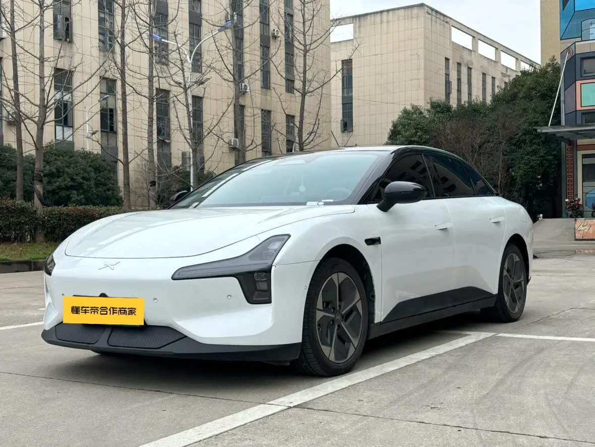 Xpeng Xiaopeng MONA M03  из Китая