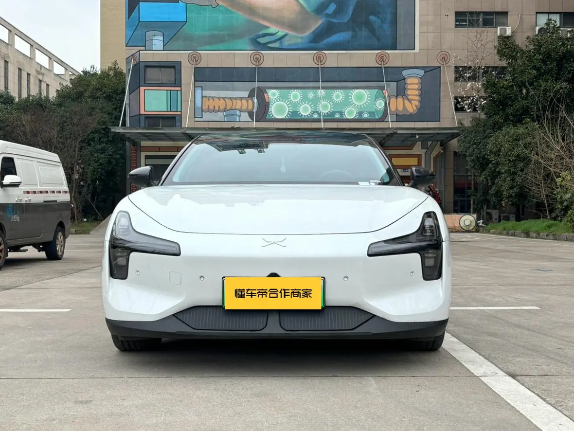 Xpeng Xiaopeng MONA M03  из Китая