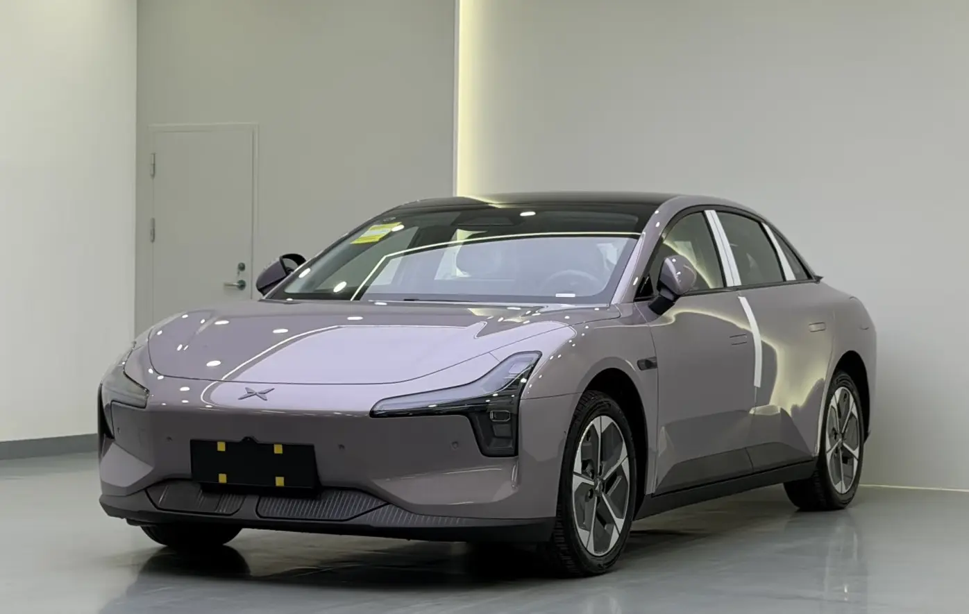 Xpeng Xiaopeng MONA M03  из Китая