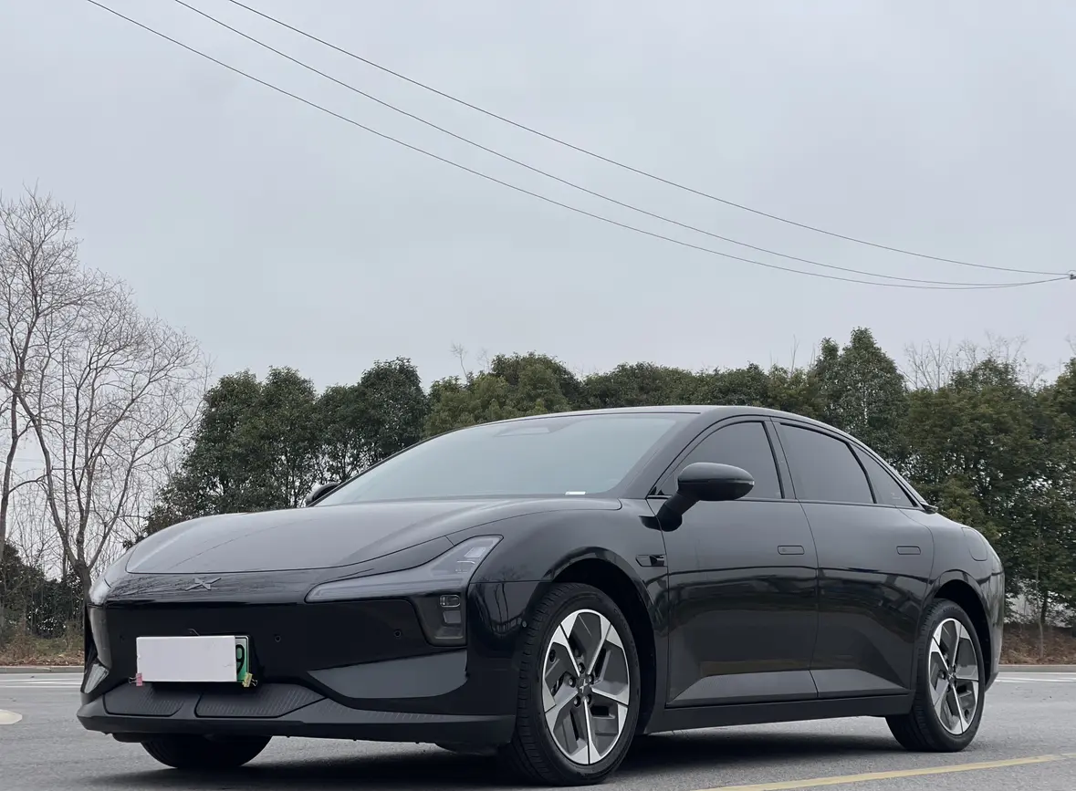 Xpeng Xiaopeng MONA M03  из Китая