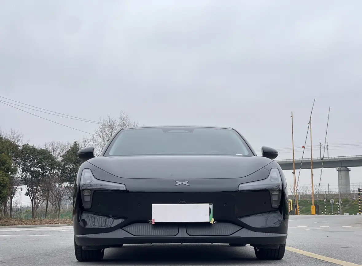 Xpeng Xiaopeng MONA M03  из Китая