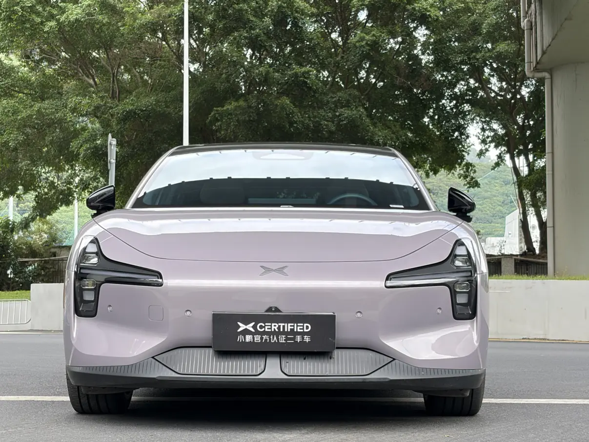 Xpeng Xiaopeng MONA M03  из Китая