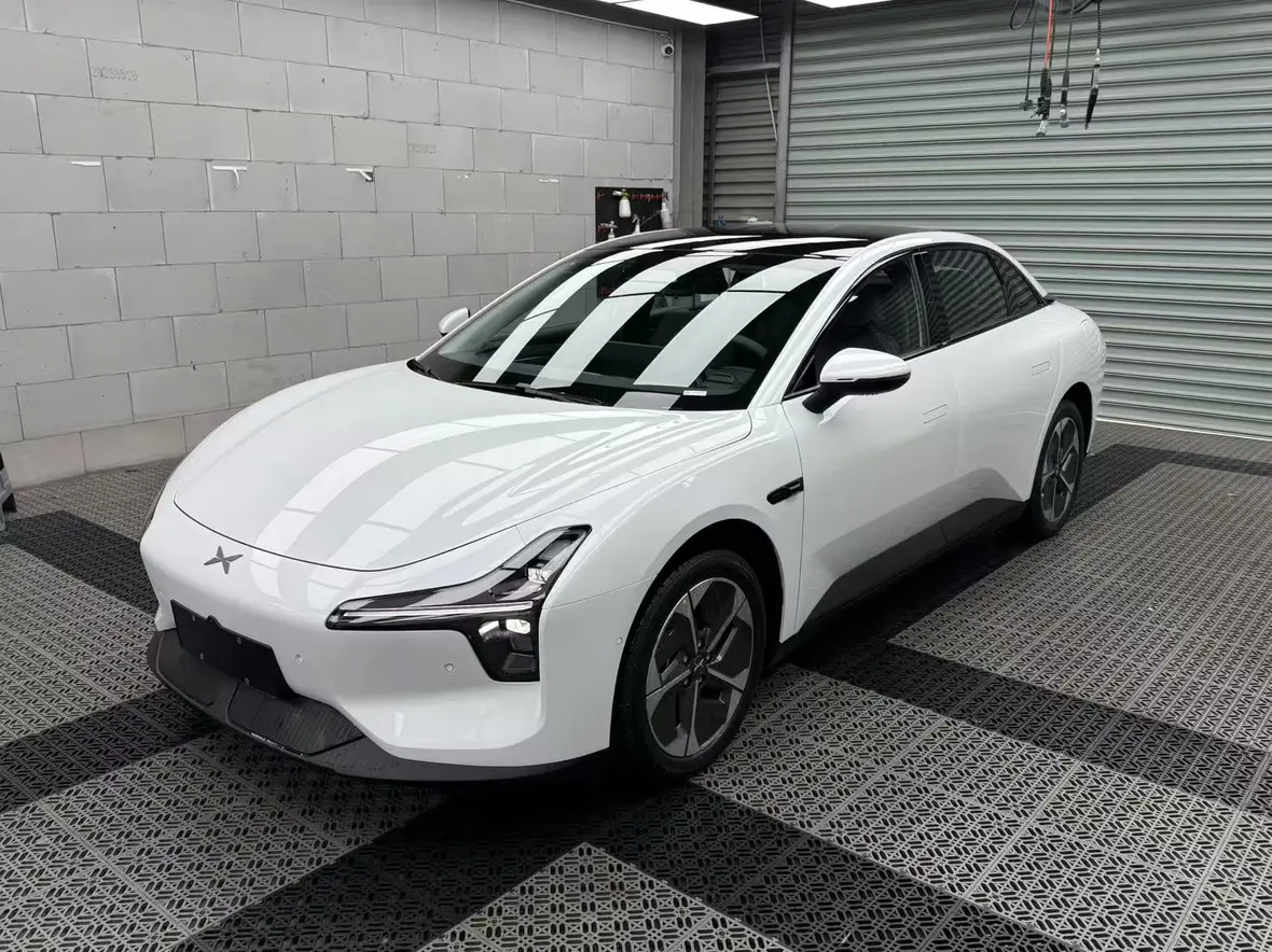 Xpeng Xiaopeng MONA M03  из Китая