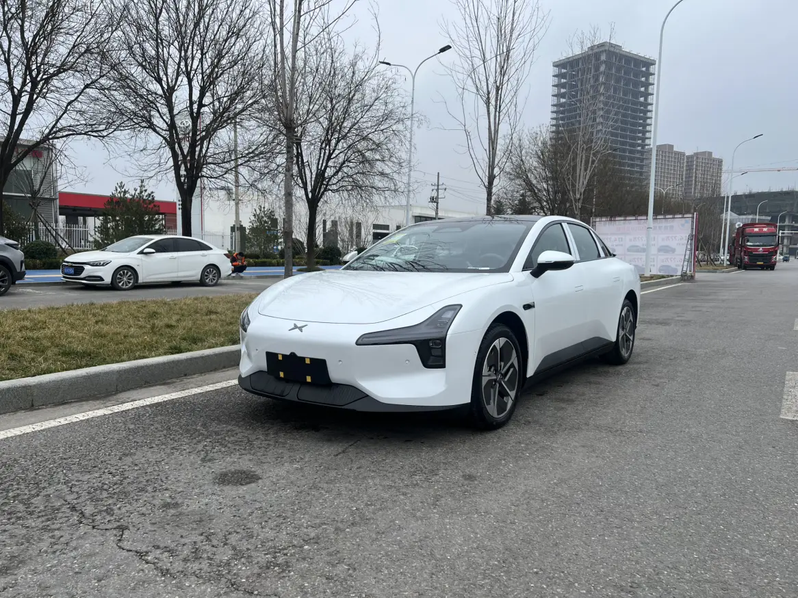 Xpeng Xiaopeng MONA M03  из Китая