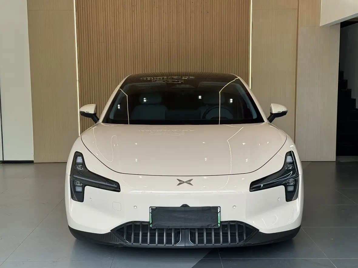 Xpeng Xiaopeng MONA M03  из Китая