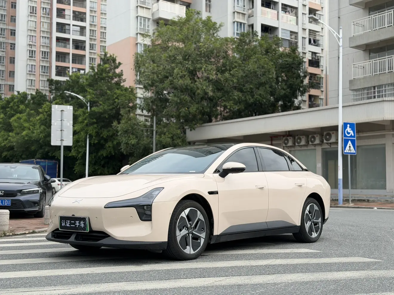 Xpeng Xiaopeng MONA M03  из Китая