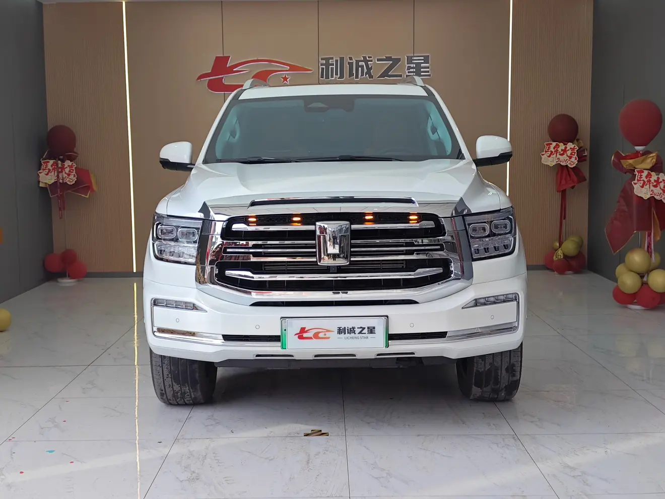 Tank 500 Hi4-T  из Китая