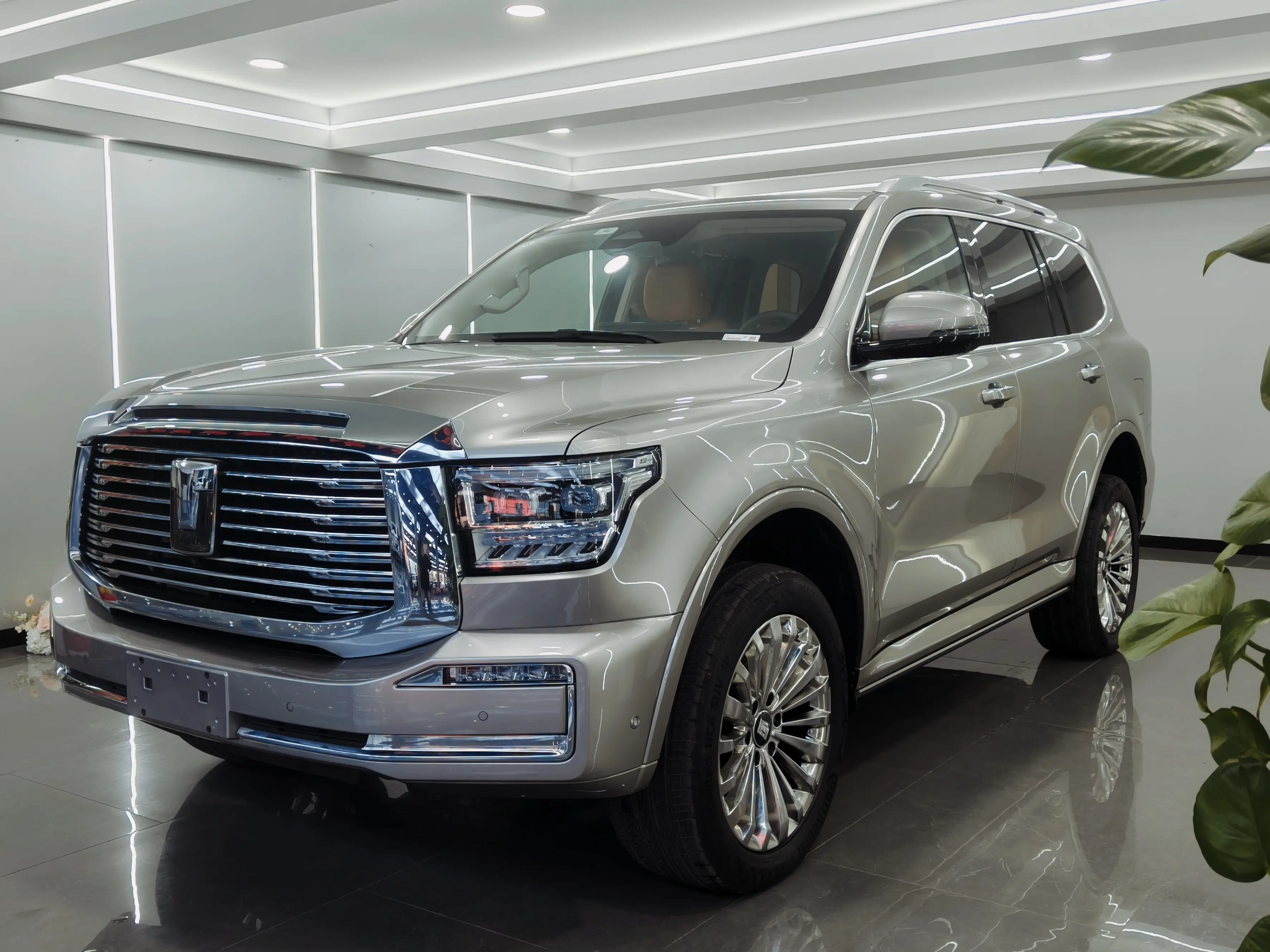 Tank 500  из Китая